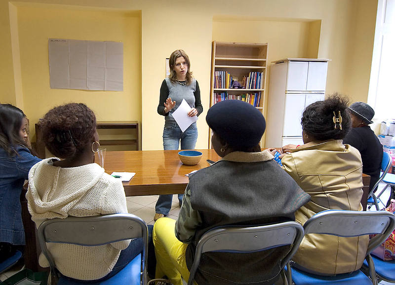 Borderless Captivity, 2876 – Italian psychologist leads counseling session...