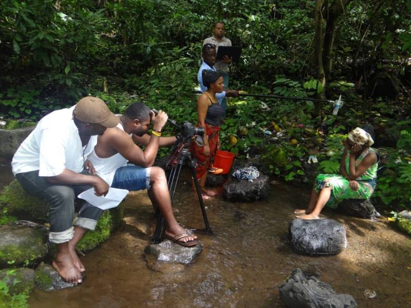 Juan Pablo Ebang Esono and his crew filming "Milu" on location